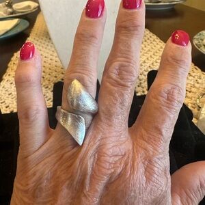 And‎ Lovely Silver Women's Ring size 6 NWT